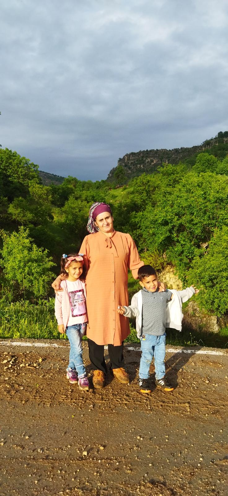 Yüksel Güran and her children