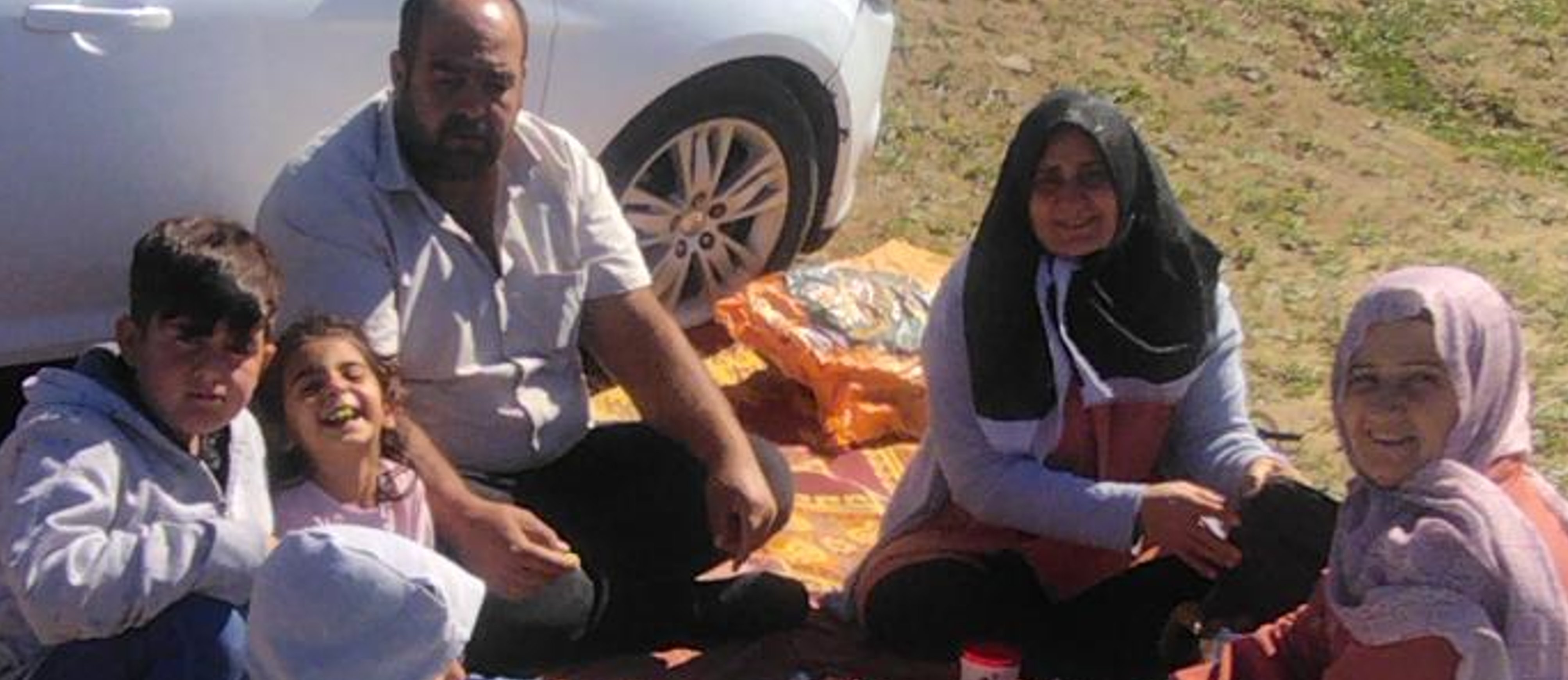 Araba kenarında mola